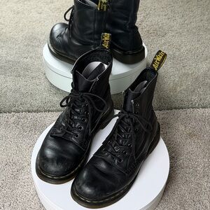 🥾 Dr. Marten’s Original Leather Combat Boots 7